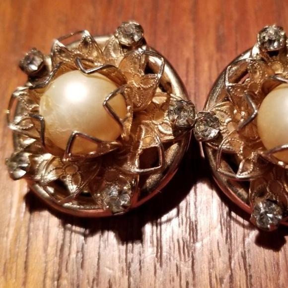 Vintage Signed (Joseph) Bobley Hobnail Glass Beaded Cluster  Vintage Joseph Bobley clip on earrings